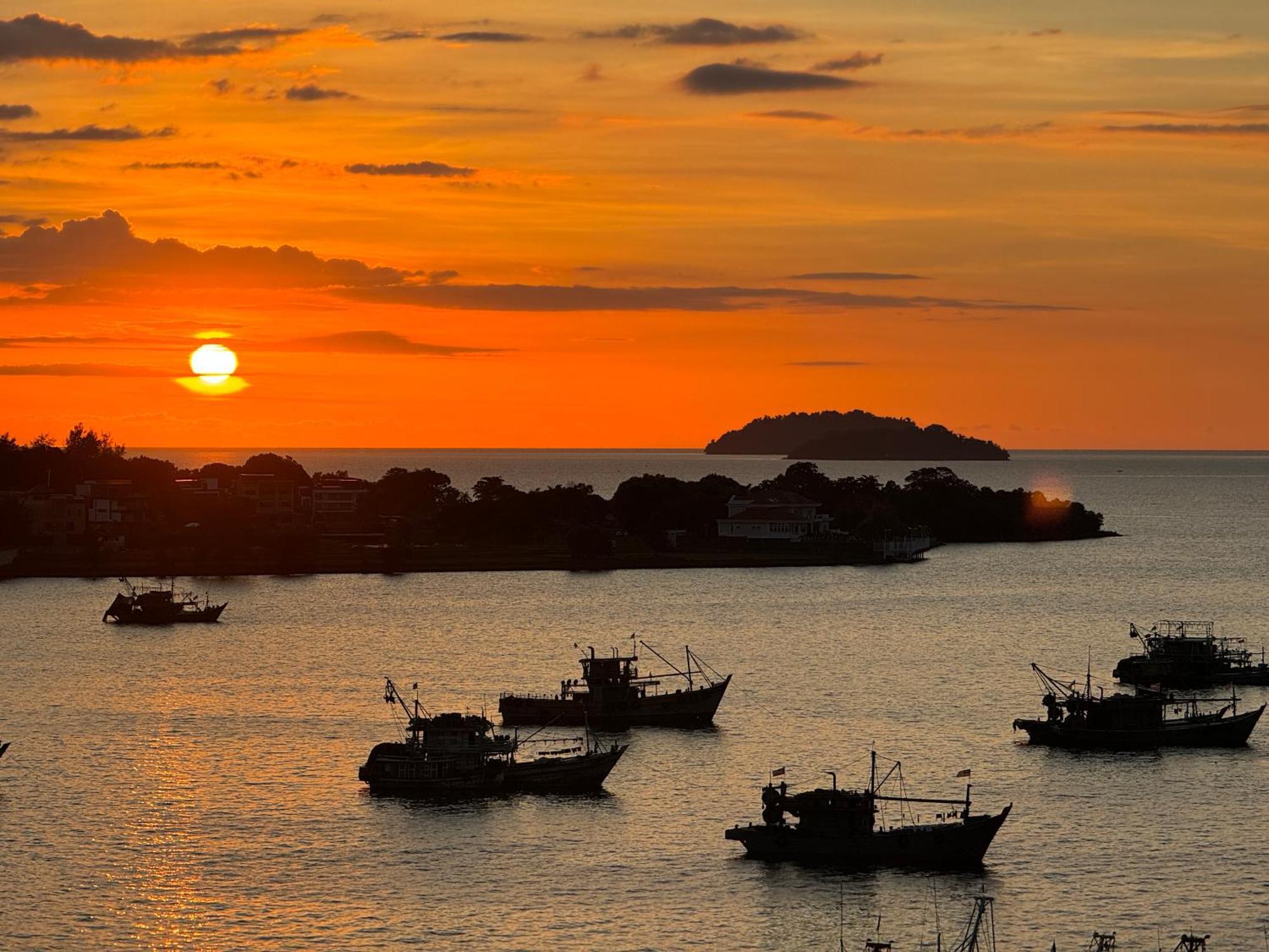 The Shore Cbd Kota Kinabalu By Laxzone Suite Exteriér fotografie
