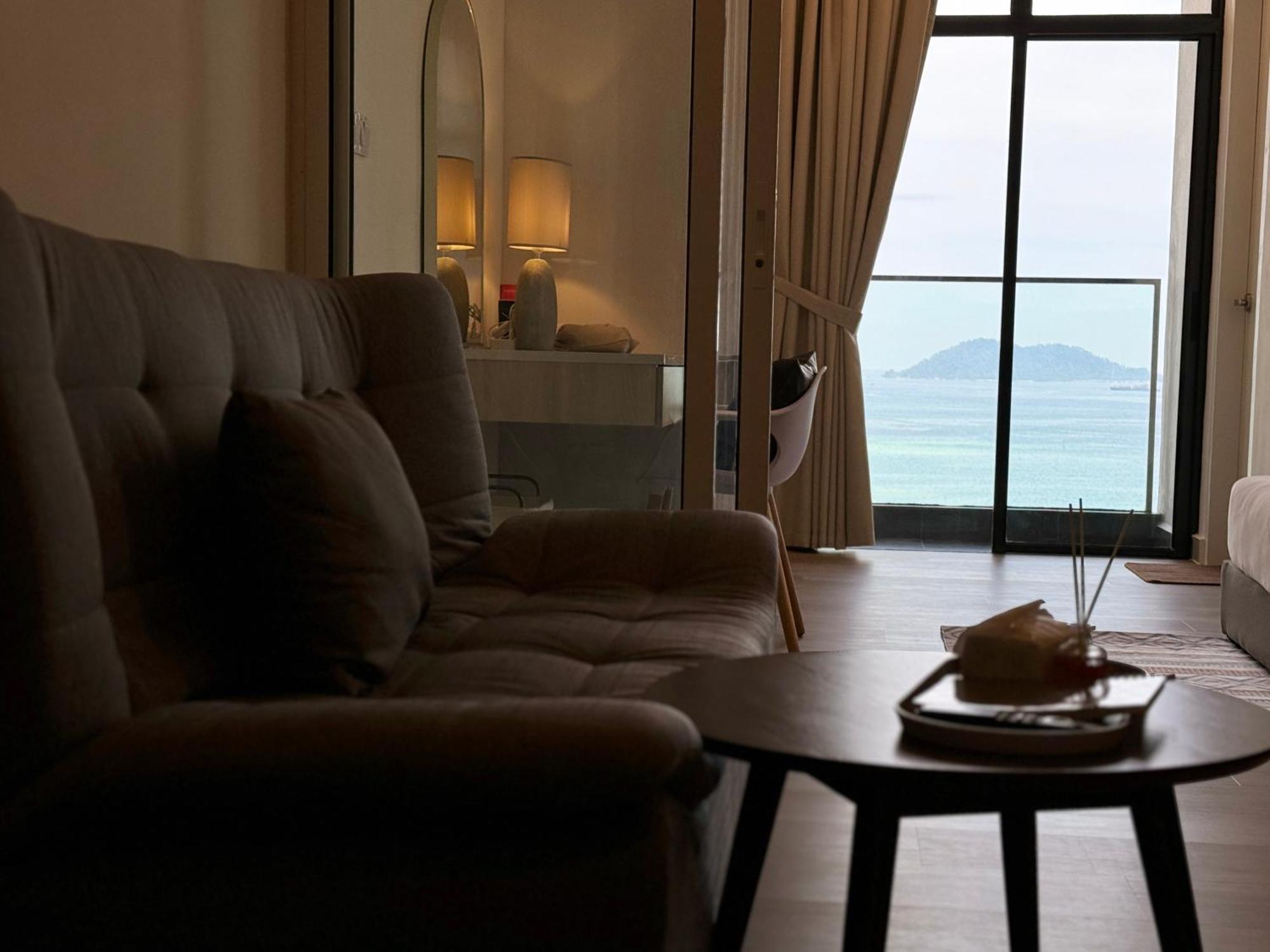 The Shore Cbd Kota Kinabalu By Laxzone Suite Exteriér fotografie