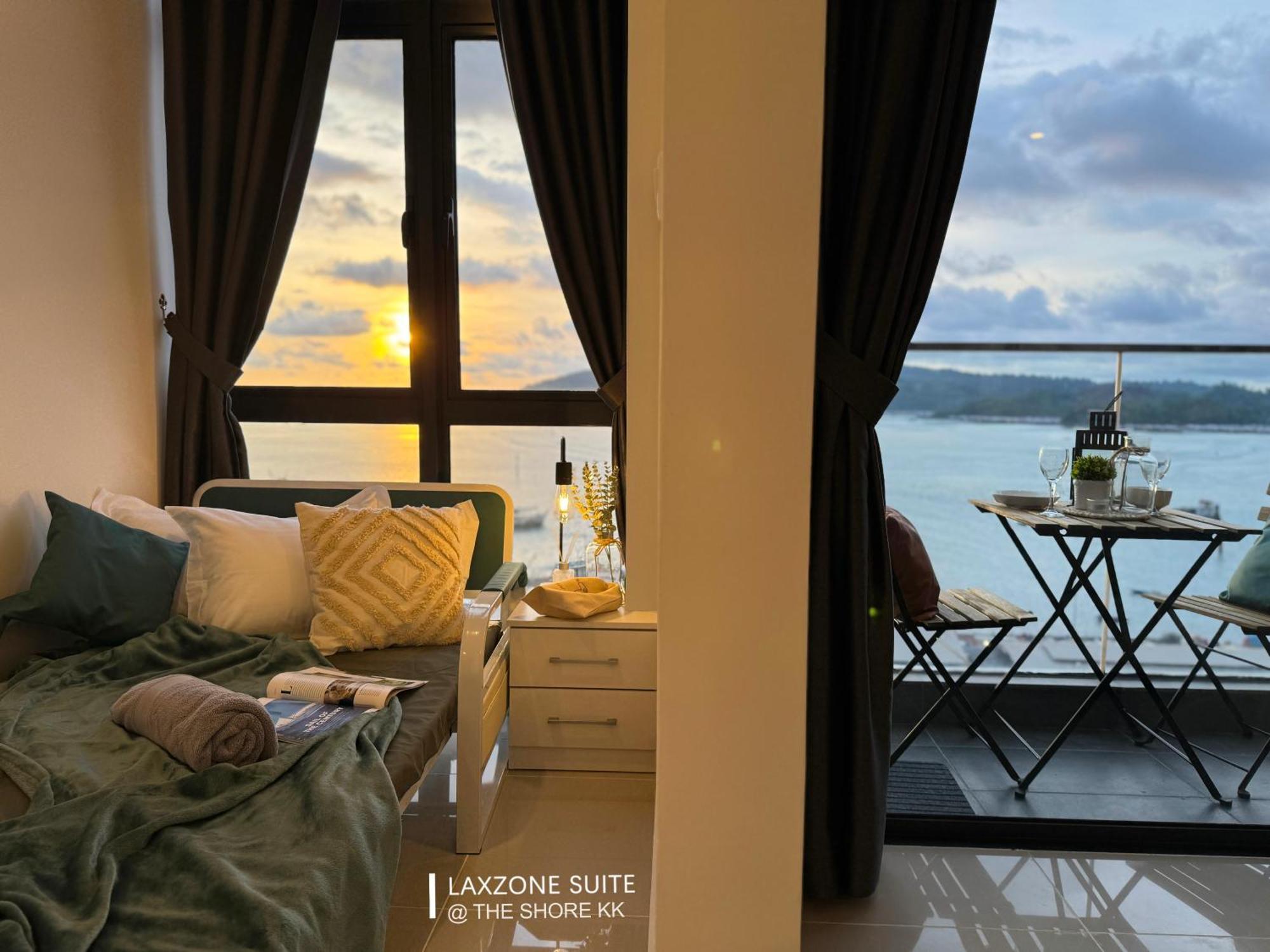 The Shore Cbd Kota Kinabalu By Laxzone Suite Exteriér fotografie